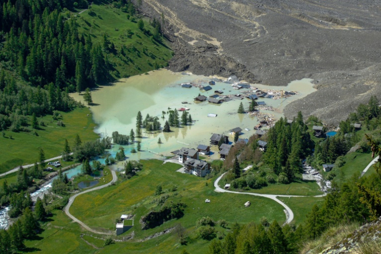 Le village de Blatten, détruit par un glissement de terrain après l'effondrement du glacier du Birch et le lac artificiel qui s'est formé, le 29 mai 2025 dans les Alpes suisses ( AFP / ALEXANDRE AGRUSTI )