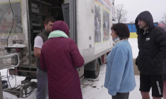 Dans l'hiver glacial ukrainien, un boulanger français apporte du réconfort avec son pain