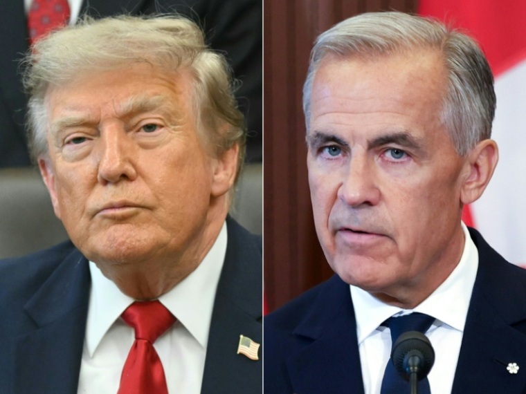 Cette combinaison de photos créée le 22 août 2026 montre, à gauche, le président américain Donald Trump à Washington, le 13 juillet 2026, et à droite le Premier ministre canadien Mark Carney le 22 août 2026 à Ottawa ( AFP / SAUL LOEB )