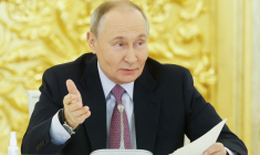 ( POOL / DMITRY ASTAKHOV )