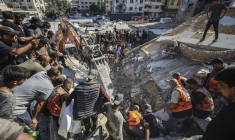 Les secours interviennent sur un immeuble détruit près de Gaza city le 16 septembre 2026 ( AFP / Omar AL-QATTAA )