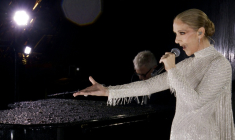 Céline Dion en concert devant la tour Eiffel à l'ouverture des Jeux olympiques à Paris, le 26 juillet 2024 ( POOL / - )