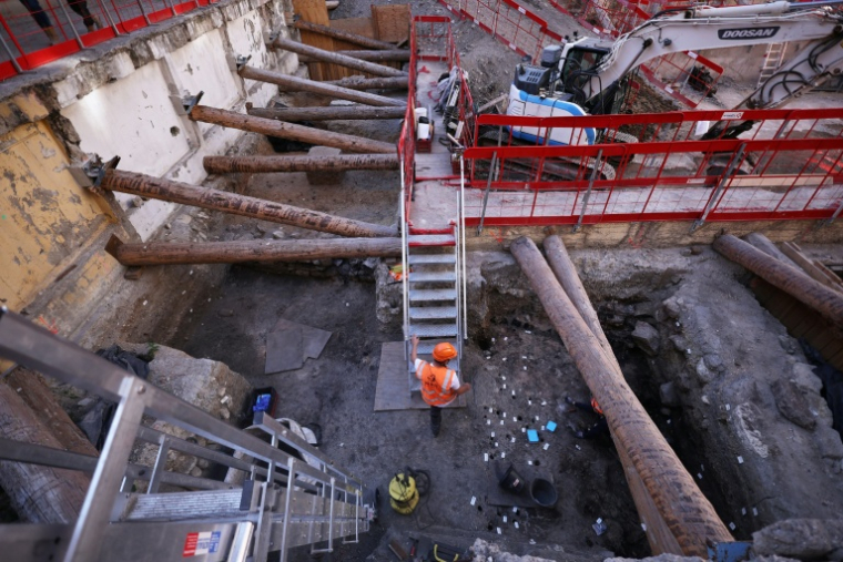 Le site archéologique où a été découvert un mur de l'époque gallo-romaine de Lutèce, sous l'Hôtel-Dieu, sur l'île de la Cité, dans le centre de Paris,le 23 septembre 2026  ( AFP / SIMON WOHLFAHRT )