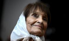 Taty Almeida, dirigeante de l'organisation de défense des droits humains des Mères de la place de Mai, lors d'une conférene de presse à Buenos Aires, en Argentine, le 21 janvier 2025 ( AFP / Luis ROBAYO )