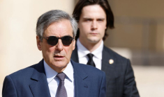 L'ancien Premier ministre français François Fillon assiste à une cérémonie à l'Hôtel des Invalides à Paris