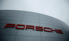 VOLKSWAGEN ENVISAGE D'INTRODUIRE EN BOURSE SA MARQUE DE LUXE PORSCHE AG, SELON UNE SOURCE
