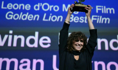 La réalisatrice danoise May El-Toukhy a remporté le Lion d'or du meilleur film à l'issue de la 83e Mostra de Venise, pour son film "Woman unknown", le 12 septembre 2026 ( AFP / Stefano Rellandini )