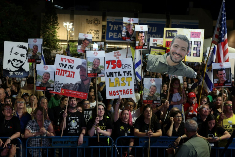 Rassemblement à Tel-Aviv pour appeler à la restitution de tous les corps d'otages encore retenus par le Hamas à Gaza, le 25 octobre 2025 ( AFP / Jack GUEZ )