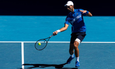 Novak Djokovic frappe un coup droit