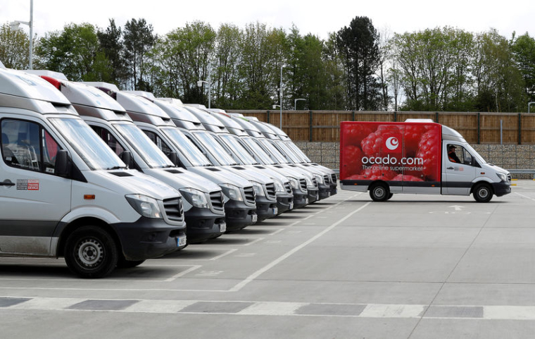 OCADO CONFIANT POUR SA CROISSANCE MALGRÉ L'INCENDIE D'UN ENTREPÔT