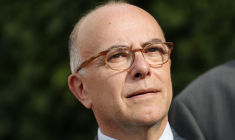 Bernard Cazeneuve, le 4 avril 2022, à Paris ( AFP / THOMAS SAMSON )