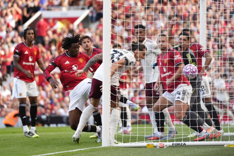 Arsenal dégoûte Manchester United