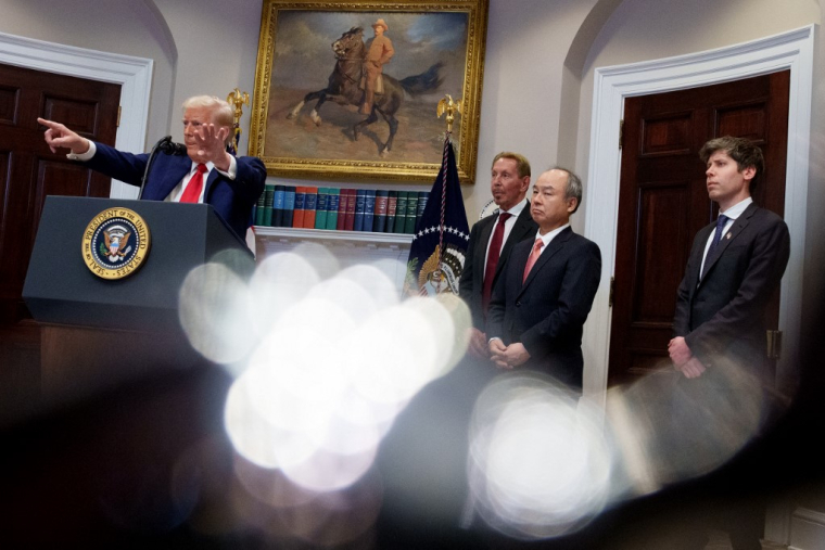 Donald Trump, Larry Ellison (Oracle), Masayoshi Son (Softbank), Sam Altman (OpenAI), le 21 janvier 2025, à Washington ( GETTY IMAGES NORTH AMERICA / ANDREW HARNIK )