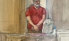 Ce croquis d'audience montre Lakhdar Matoug — accusé d'avoir étranglé son épouse comparaissant devant la cour d'assises de Paris, le 6 juillet 2026 ( AFP / Benoit PEYRUCQ )