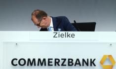 COMMERZBANK POURRAIT AJUSTER SA STRATÉGIE APRÈS L'ÉCHEC D.BANK