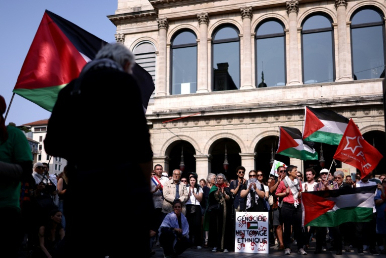Rassemblement à Lyon en soutien aux militants à bord d'un bateau en route pour livrer de l'aide à Gaza, le 9 juin 2025 ( AFP / Alex MARTIN )
