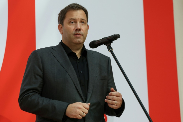 Lars Klingbeil, dirigeant du SPD et ministre des Finances du chancelier Merz, lors d'une conférence de presse au lendemain des élections régionales à Berlin et dans le Mecklembourg-Poméranie-Occidentale, le 21 septembre 2026 à Berlin ( AFP / Odd ANDERSEN )