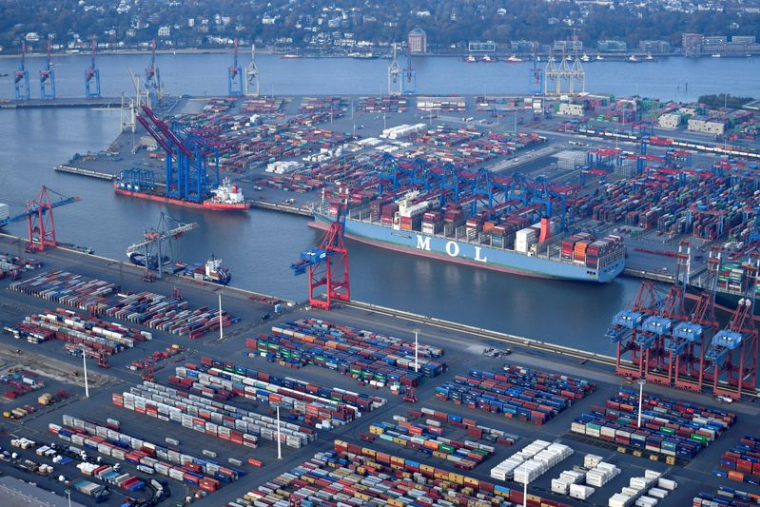 DES PAYS DE L'UNION EUROPÉENNE ENVISAGENT D'INTERDIRE AUX BATEAUX RUSSES D'Y ACCOSTER