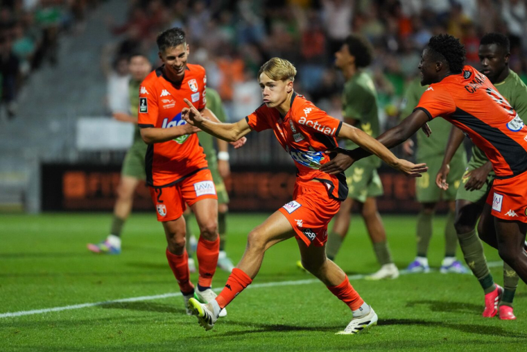 Ligue 2 : Pau premier leader de la saison, pluie de nuls et belle bagarre entre Laval et Sainté