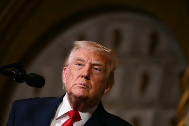 Le président américain Donald Trump dans sa résidence de Mar-a-Lago, à Palm Beach, le 22 décembre 2025 en Floride ( AFP / ANDREW CABALLERO-REYNOLDS )