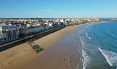 La plage de Saint-Malo le 8 juillet 2020, en Ille-et-Vilaine ( AFP / Damien MEYER )
