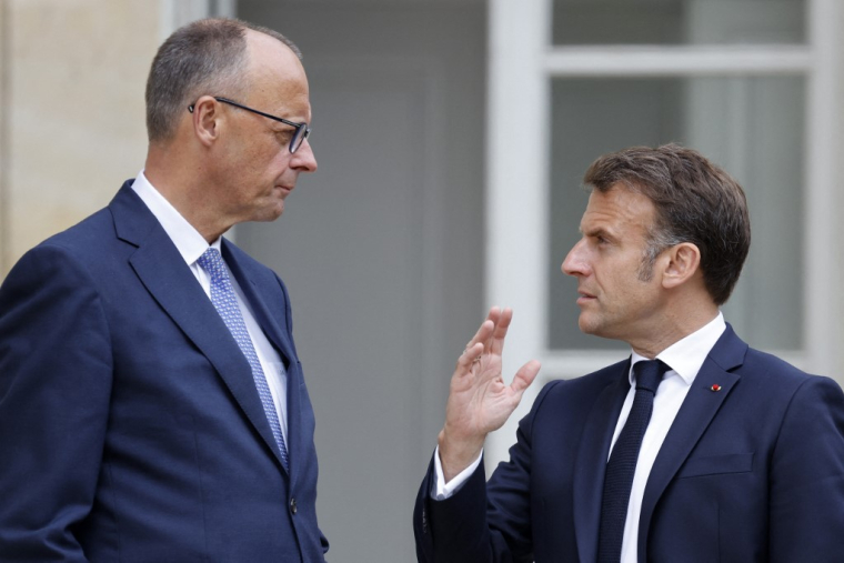 Friedrich Merz et Emmanuel Macron, à l'Elysée, le 7 mai 2025 ( POOL / LUDOVIC MARIN )