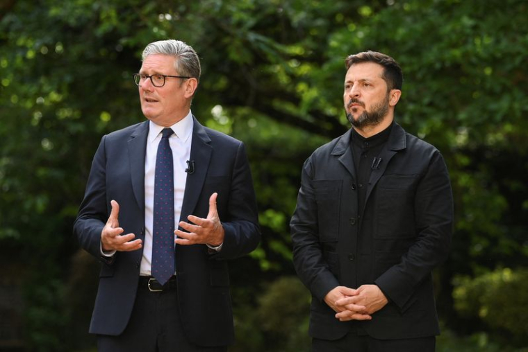 Le Premier ministre britannique Keir Starmer rencontre le président ukrainien Volodimir Zelensky à Downing Street, à Londres