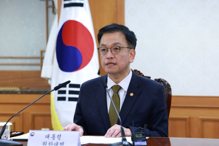 Le président par intérim de la Corée du Sud, vice-Premier ministre et ministre des Finances Choi Sang-mok