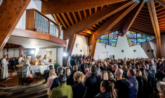 Messe à Crans-Montana en mémoire des victimes de l'incendie dans un bar de cette station de ski suisse qui a fait 40 morts et 119 blessés, le 4 janvier 2026 ( AFP / MAXIME SCHMID )