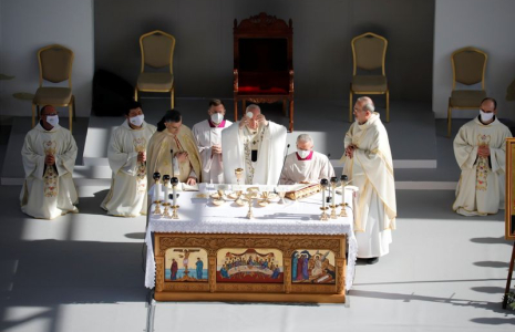 LE PAPE FRANÇOIS PRÔNE LA GUÉRISON PAR LE DIALOGUE LORS D'UNE MESSE À CHYPRE