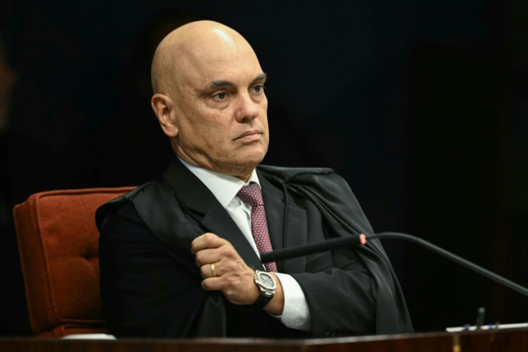 Le juge de la Cour suprême brésilienne Alexandre de Moraes lors d'une séance de vote visant à condamner ou relaxer l'ex-président d'extrême droite Jair Bolsonaro, le 11 septembre 2025 à Brasilia ( AFP / EVARISTO SA )