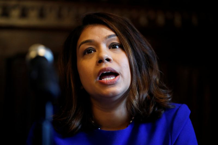 La députée Tulip Siddiq lors d'une conférence de presse à Londres
