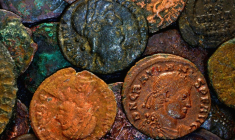 Le père et son fils pillaient des trésors archéologiques dans un lac de Savoie, 3 000 pièces saisies