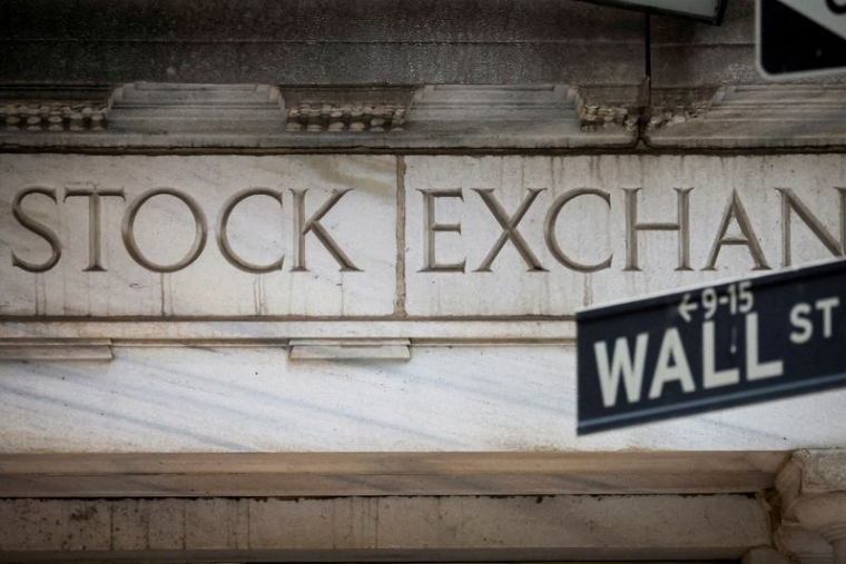 L'entrée de Wall Street à la Bourse de New York à New York