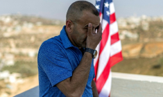 L'Américano-Palestinien Louai Abu Ridi sur le toit de sa maison à Qusra, en Cisjordanie, le 18 août 2026 ( AFP / ilia YEFIMOVICH )