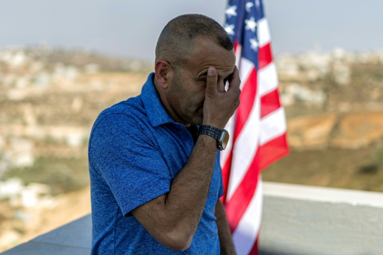 L'Américano-Palestinien Louai Abu Ridi sur le toit de sa maison à Qusra, en Cisjordanie, le 18 août 2026 ( AFP / ilia YEFIMOVICH )