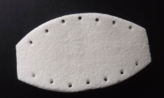 La medtech fabrique des implants en céramique, ici un sternum en céramique d’alumine poreuse. (© I. Ceram)