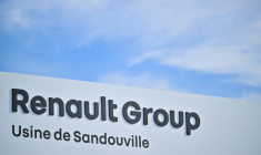 L'usine Renault de Sandouville, près du Havre, en Seine-Maritime, employait en 2016 et 2017 plus d'intérimaires que de salariés en CDI, selon le rapport d'enquête. ( AFP / Lou Benoist )
