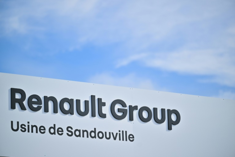 L'usine Renault de Sandouville, près du Havre, en Seine-Maritime, employait en 2016 et 2017 plus d'intérimaires que de salariés en CDI, selon le rapport d'enquête. ( AFP / Lou Benoist )