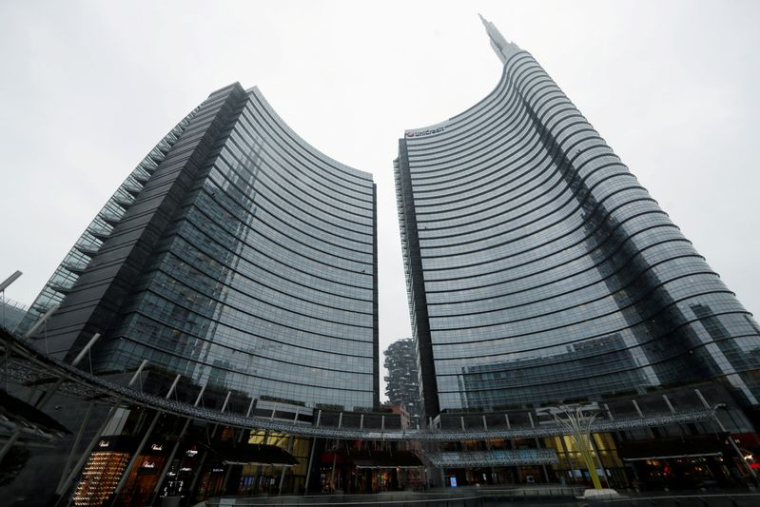 UNICREDIT CONSEILLÉE PAR GOLDMAN SACHS ET JPMORGAN SUR SA STRATÉGIE