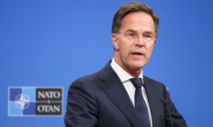 Le Secrétaire général de l'OTAN, M. Rutte, tient une conférence de presse conjointe avec le Commandant suprême des forces alliées en Europe, M. Grynkewich