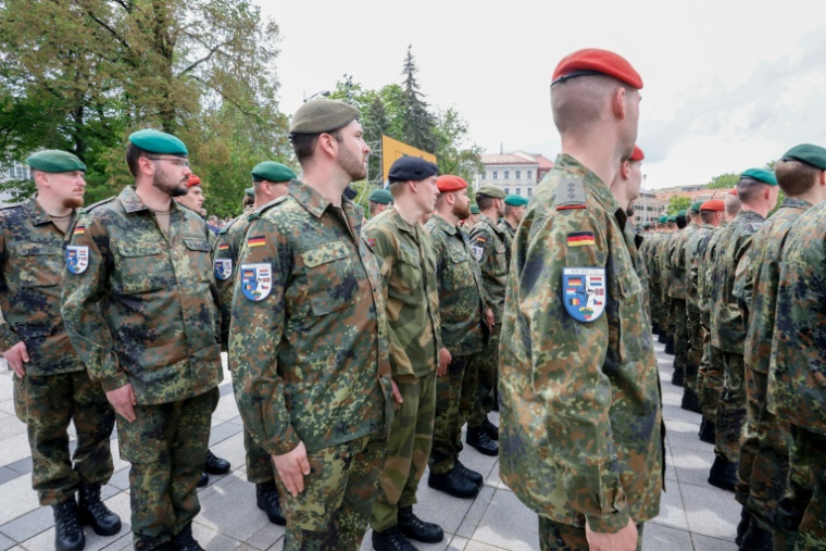 Des soldats allemands lors d'une cérémonie à Vilnius le 22 mai ( AFP / Petras Malukas )