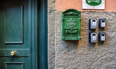 Le Parlement a adopté une loi qui limite les avantages fiscaux des locations de courte durée, notamment via la plateforme Airbnb.