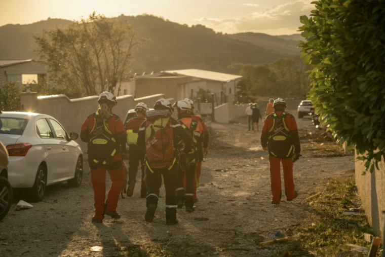 Des pompiers à Pomas le 24 août 2026 ( AFP / Idriss Bigou-Gilles )
