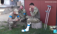 Ukraine : à Soumy, des soldats ukrainiens en partance ou de retour de la région russe de Koursk