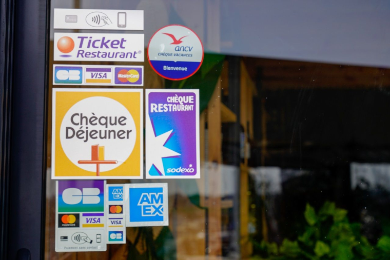 Les titres-restaurant en 2025 : Découvrez les nouvelles règles et leur impact sur votre quotidien. (Crédit photo: Adobe)