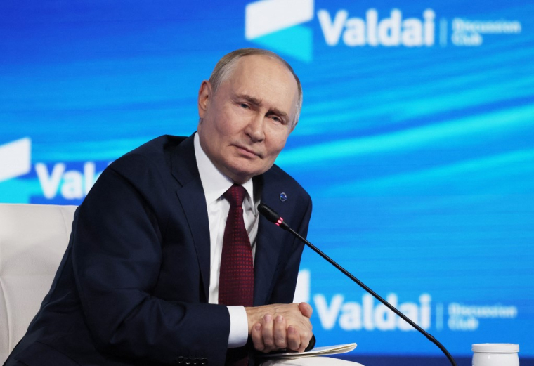 Vladimir Poutine à Sotchi, en Russie, le 2 octobre 2025. ( POOL / MIKHAIL METZEL )