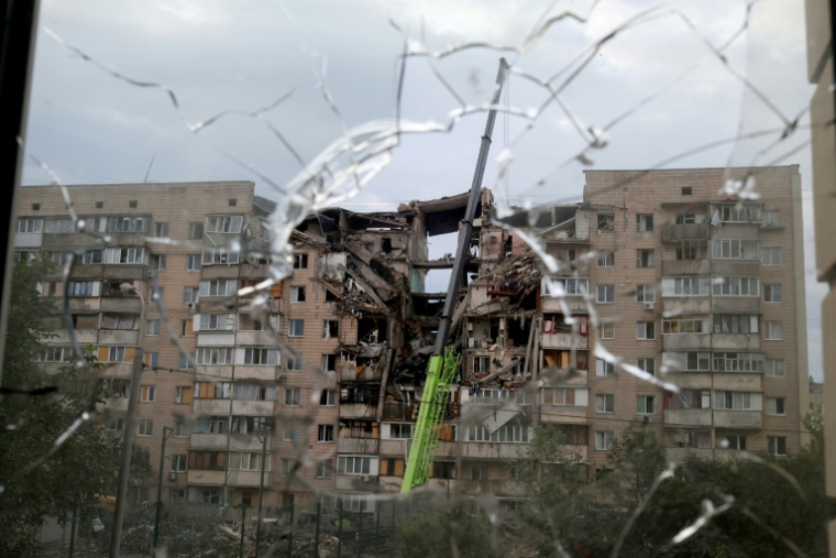 Les dégâts à Kiev après des frappes russes le 6 juillet 2026 ( AFP / Serhii Okunev )