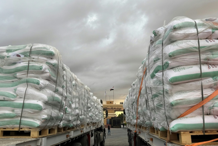De l'aide humanitaire en attente de livraison pour Gaza, au poste frontière avec l'Egypte de Rafah, le 12 octobre 2025 ( AFP / - )