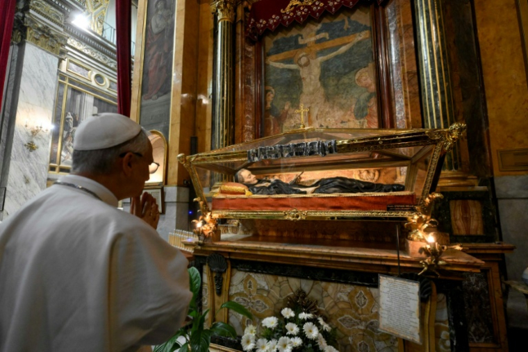 Le pape Léon XIV effectue une visite privée dans le sanctuaire augustinien Notre-Dame-du-Bon-Conseil de Genazzano, près de Rome, le 10 mai 2025 ( VATICAN MEDIA / Handout )